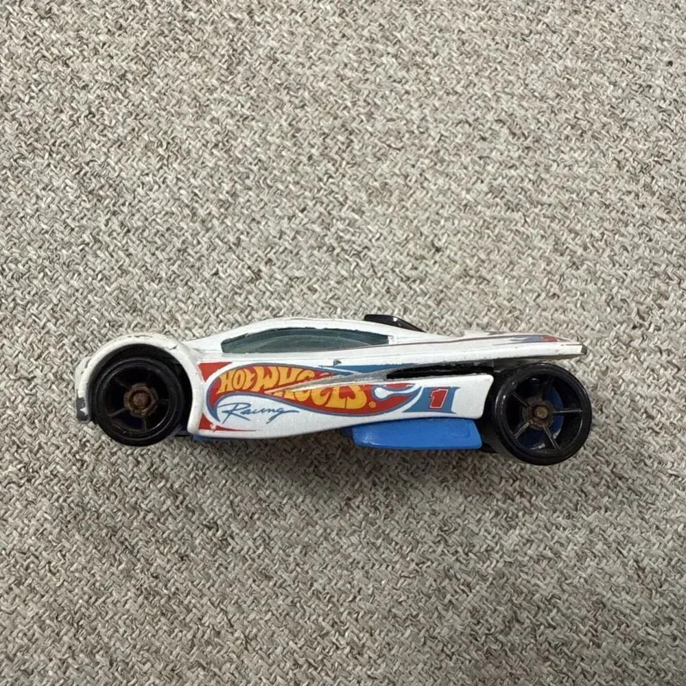 Rare 2001 Hot Wheels Racing Sling Shot #1 White With Blue Windshield Red Rims